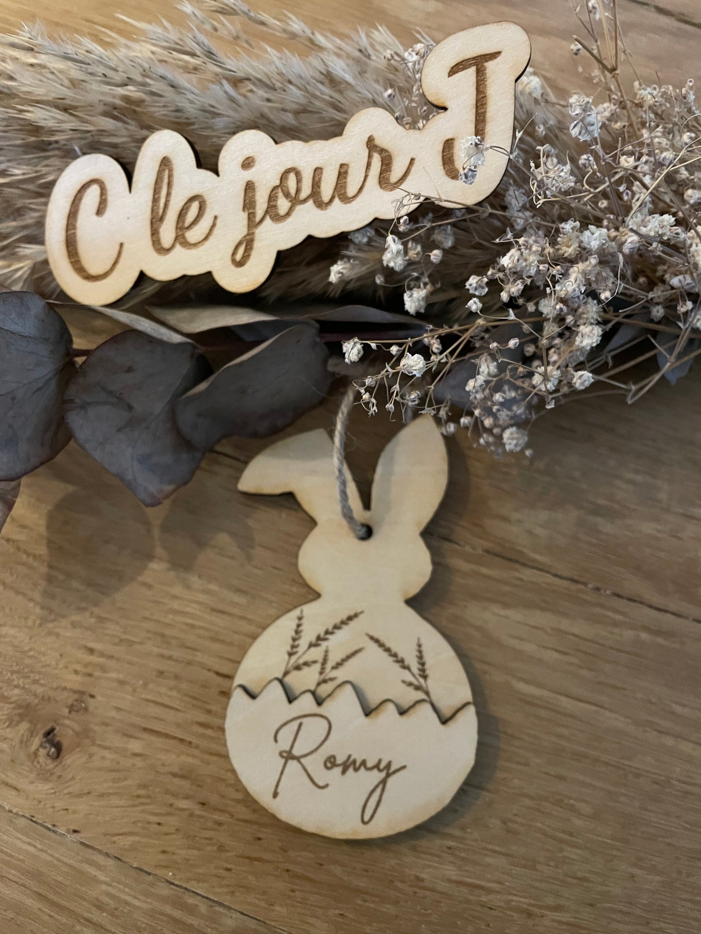 Suspension lapin fleuri