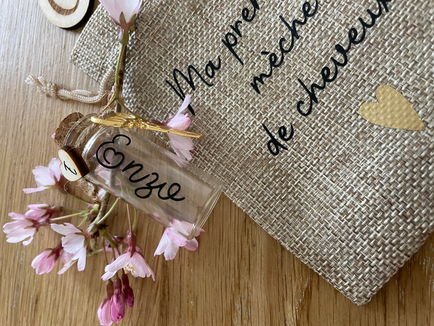 fiole « première mèche de cheveux »