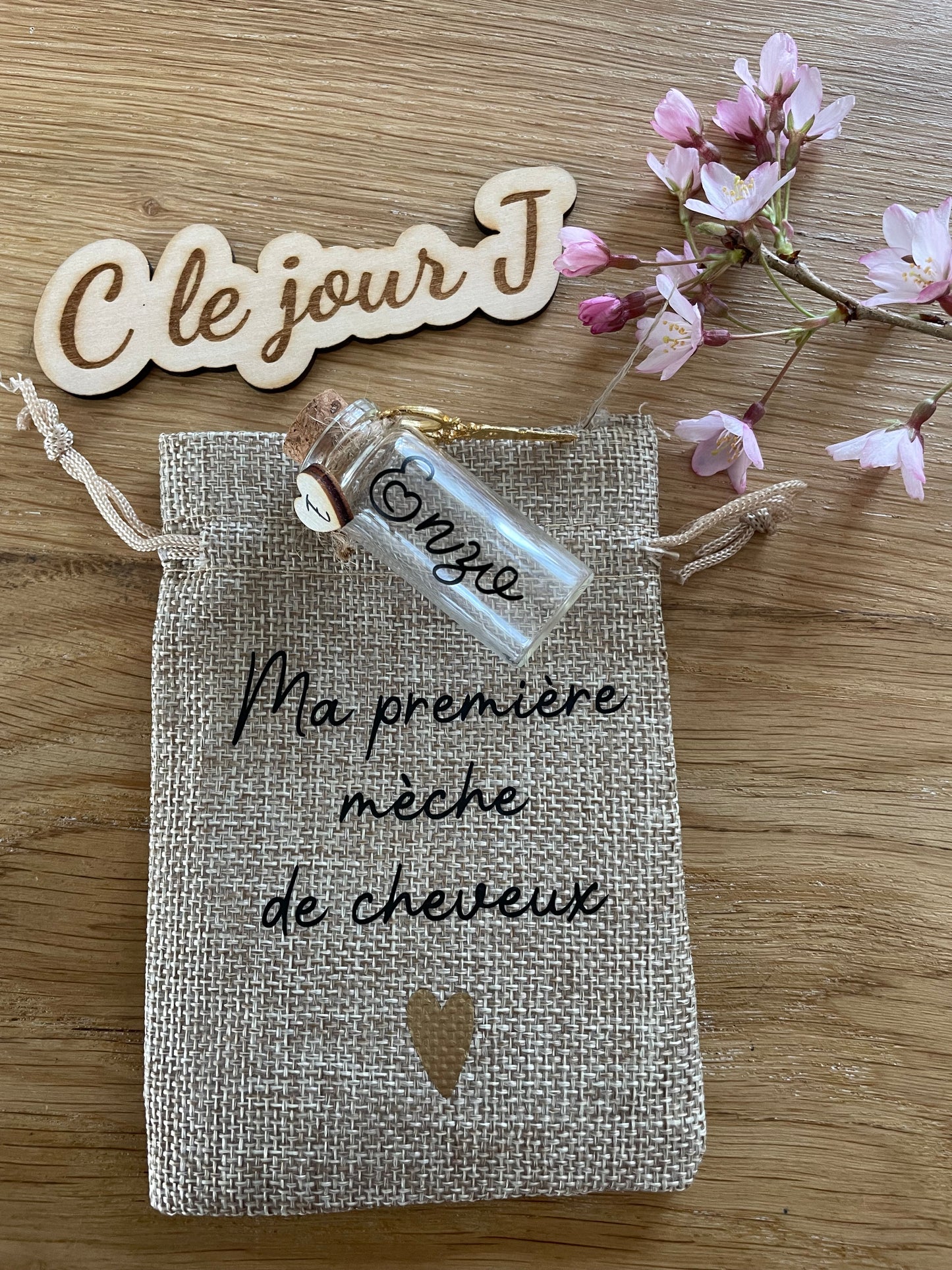 fiole « première mèche de cheveux »
