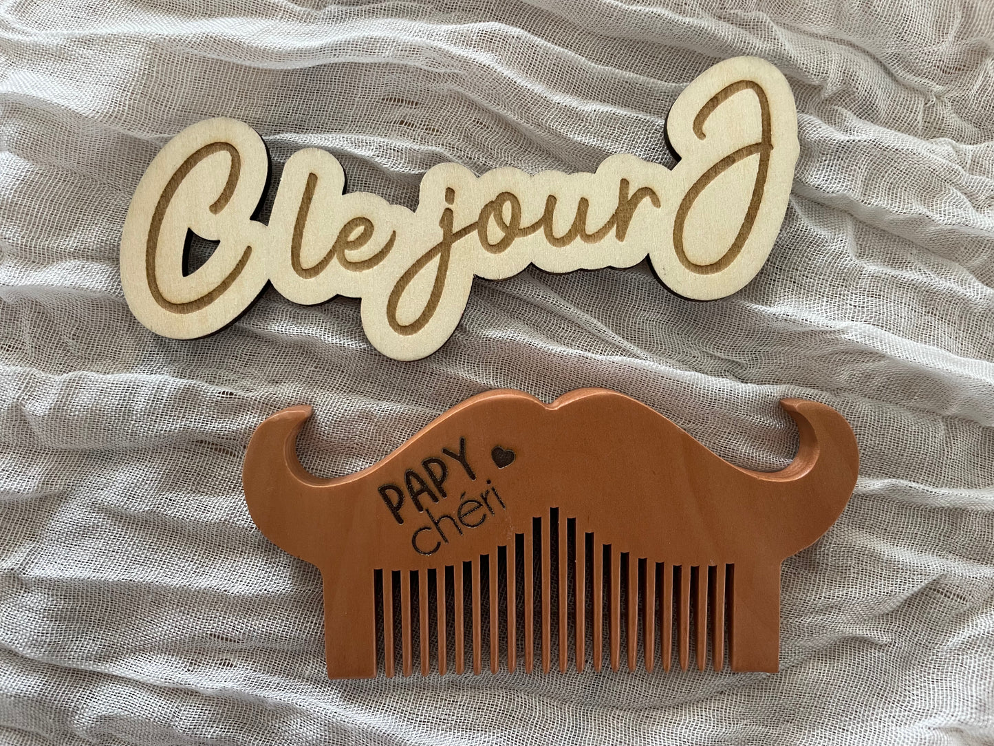 Peigne « moustache »