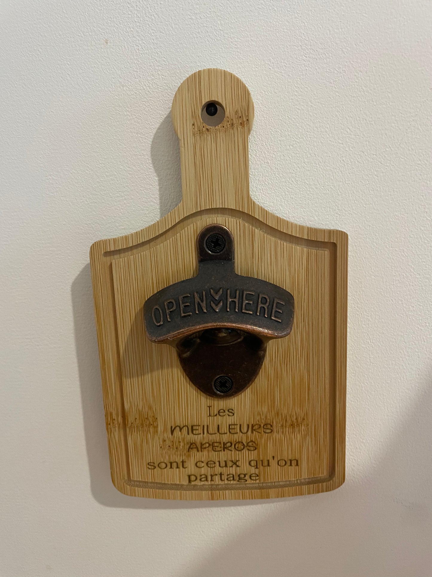 Décapsuleur mural « planche »