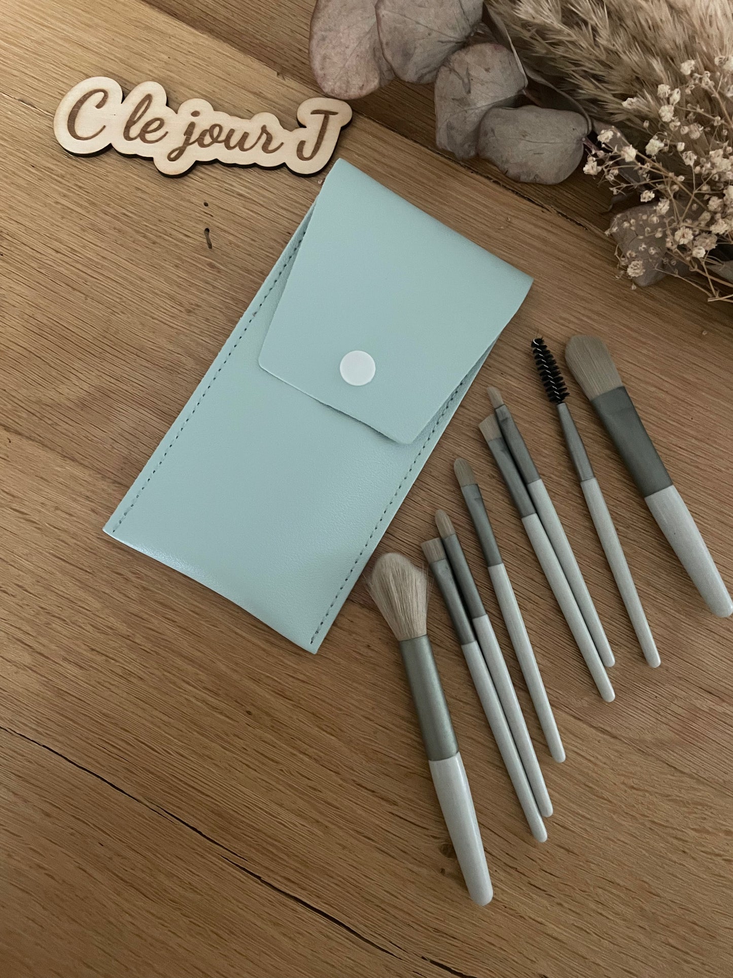 Pochette avec accessoire maquillage