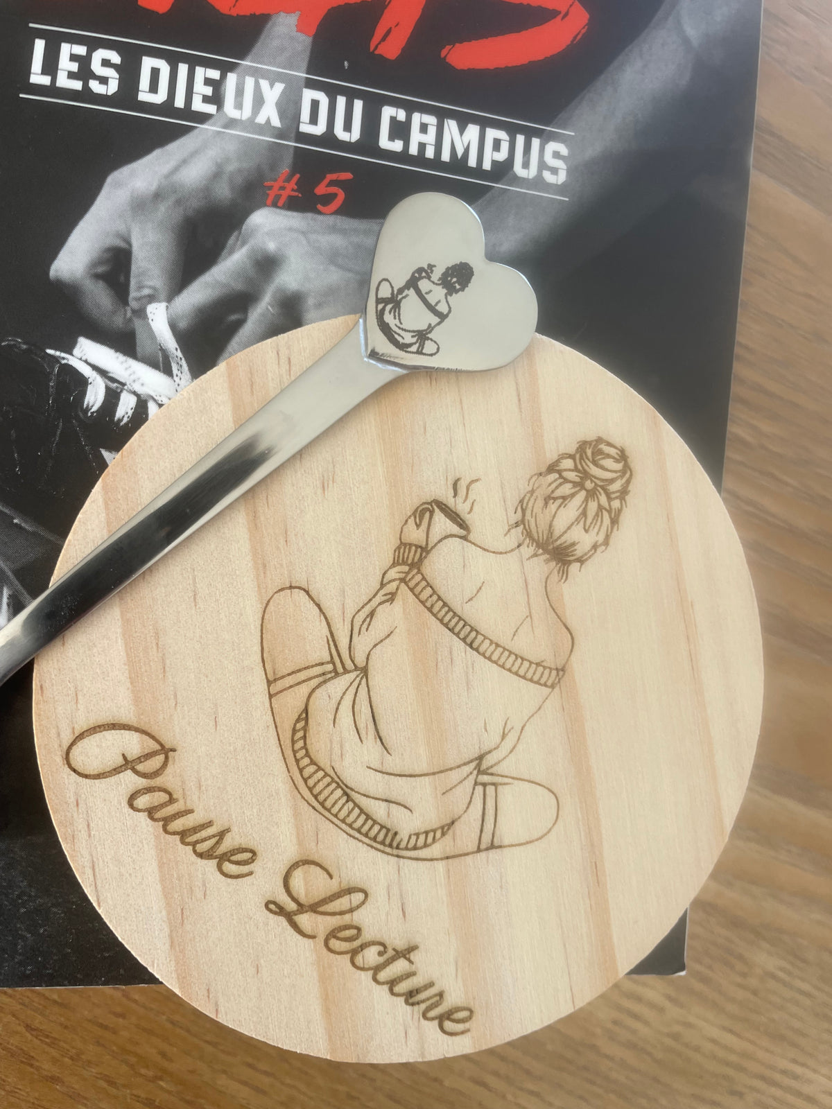 Sous tasse et sa cuillère livresque