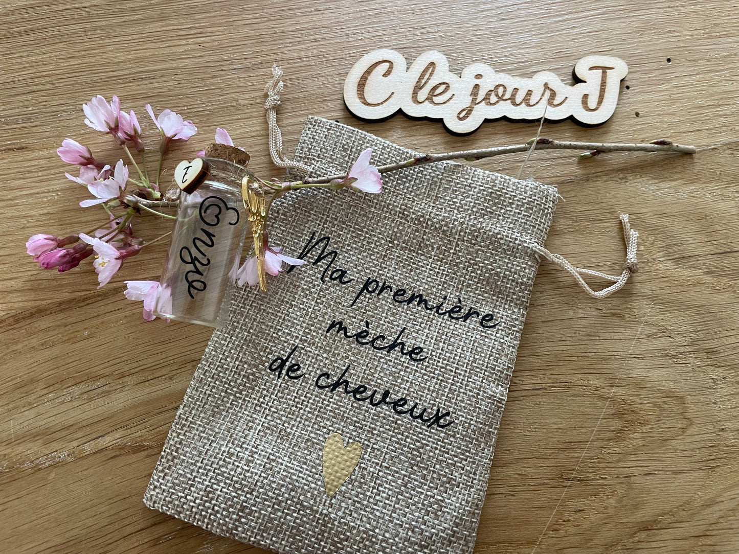 fiole « première mèche de cheveux »