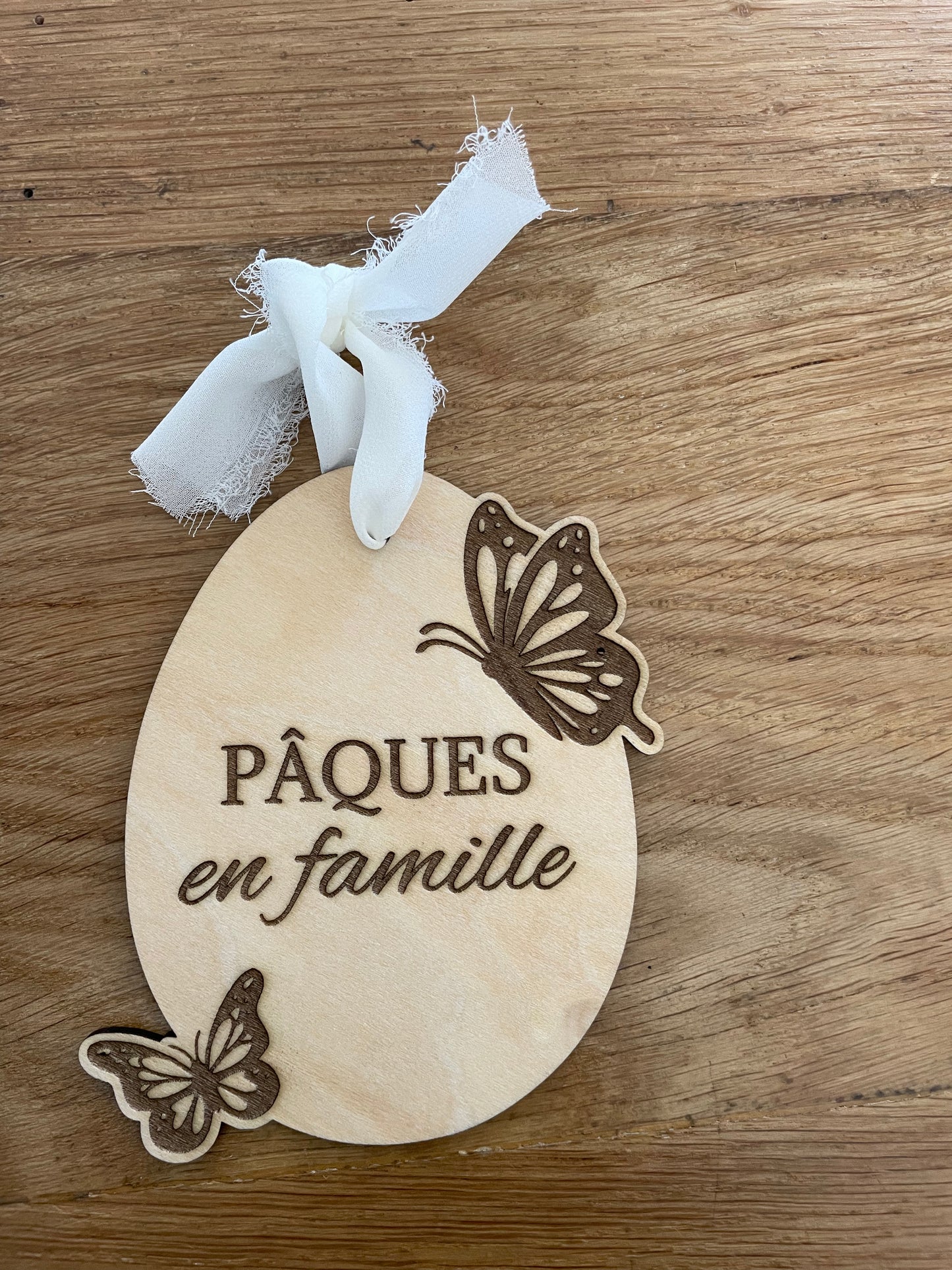 Suspension œuf papillon