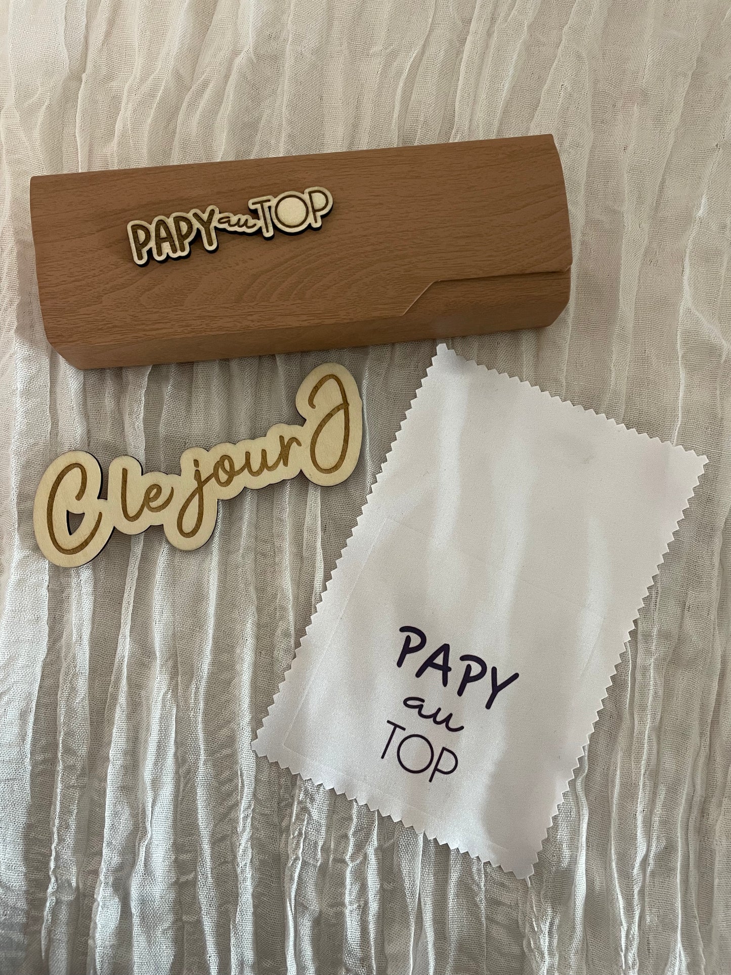 boîte et chiffonnette pour lunettes